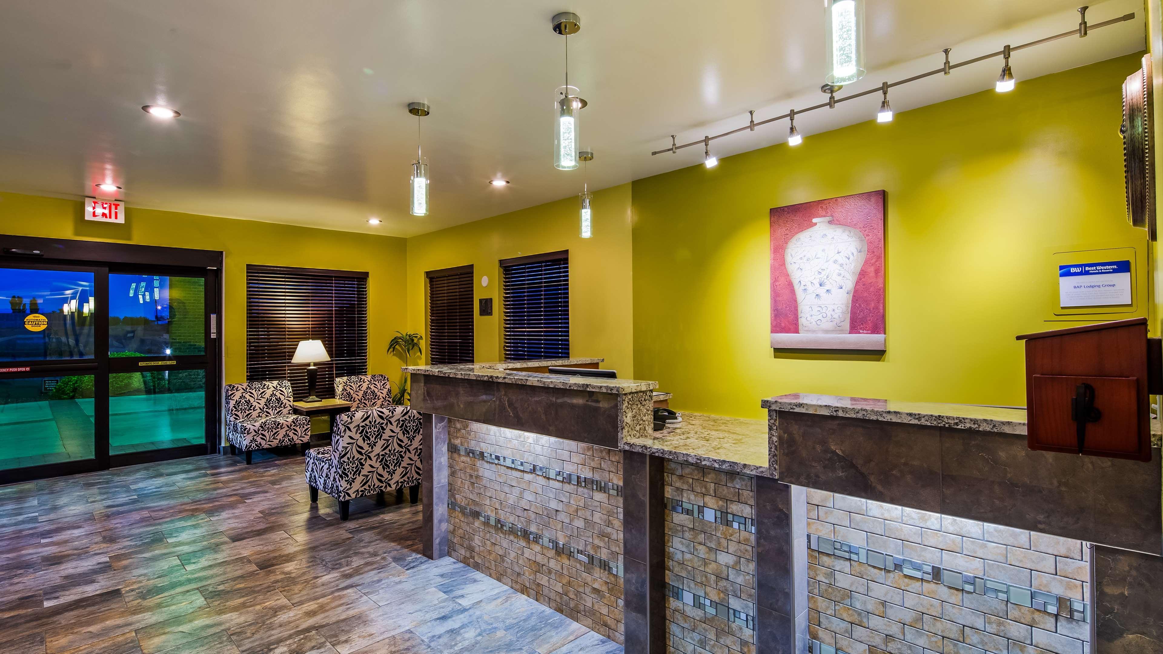 Vista Lobby Best Western Rama Inn