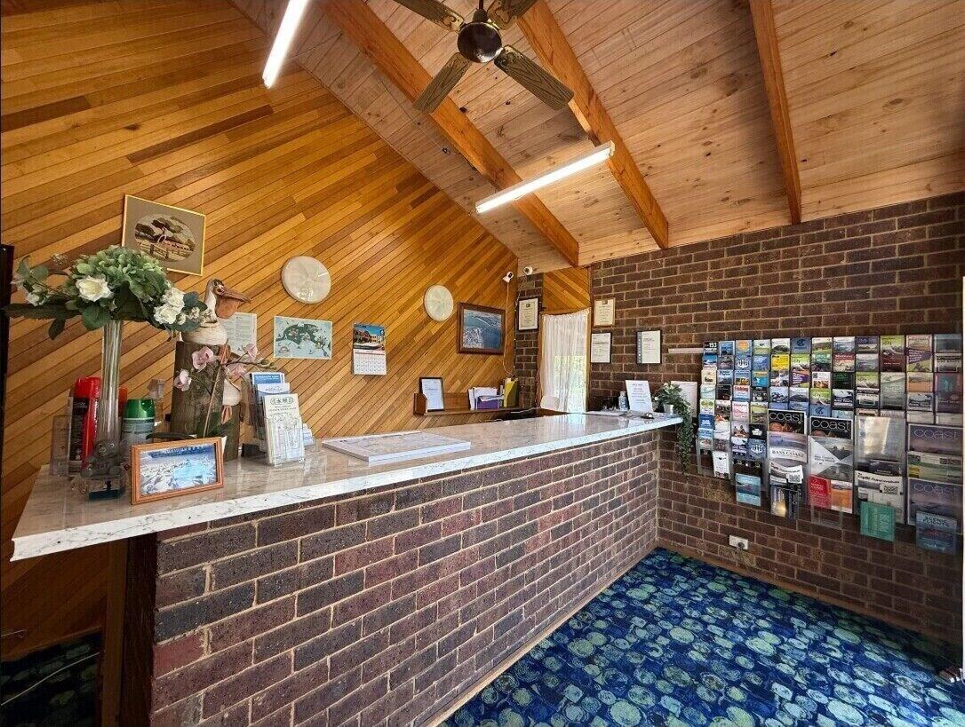 Vista Lobby Pelicans Motel San Remo