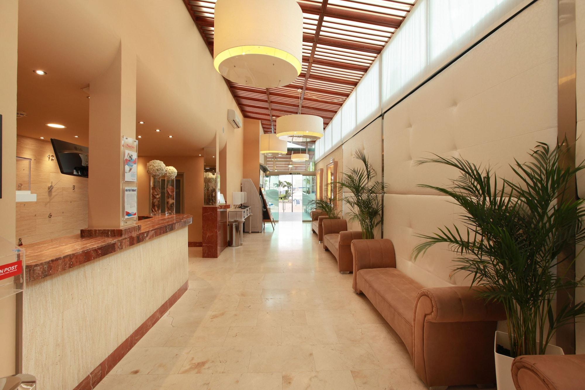 Vista Lobby Grupotel Playa Feliz
