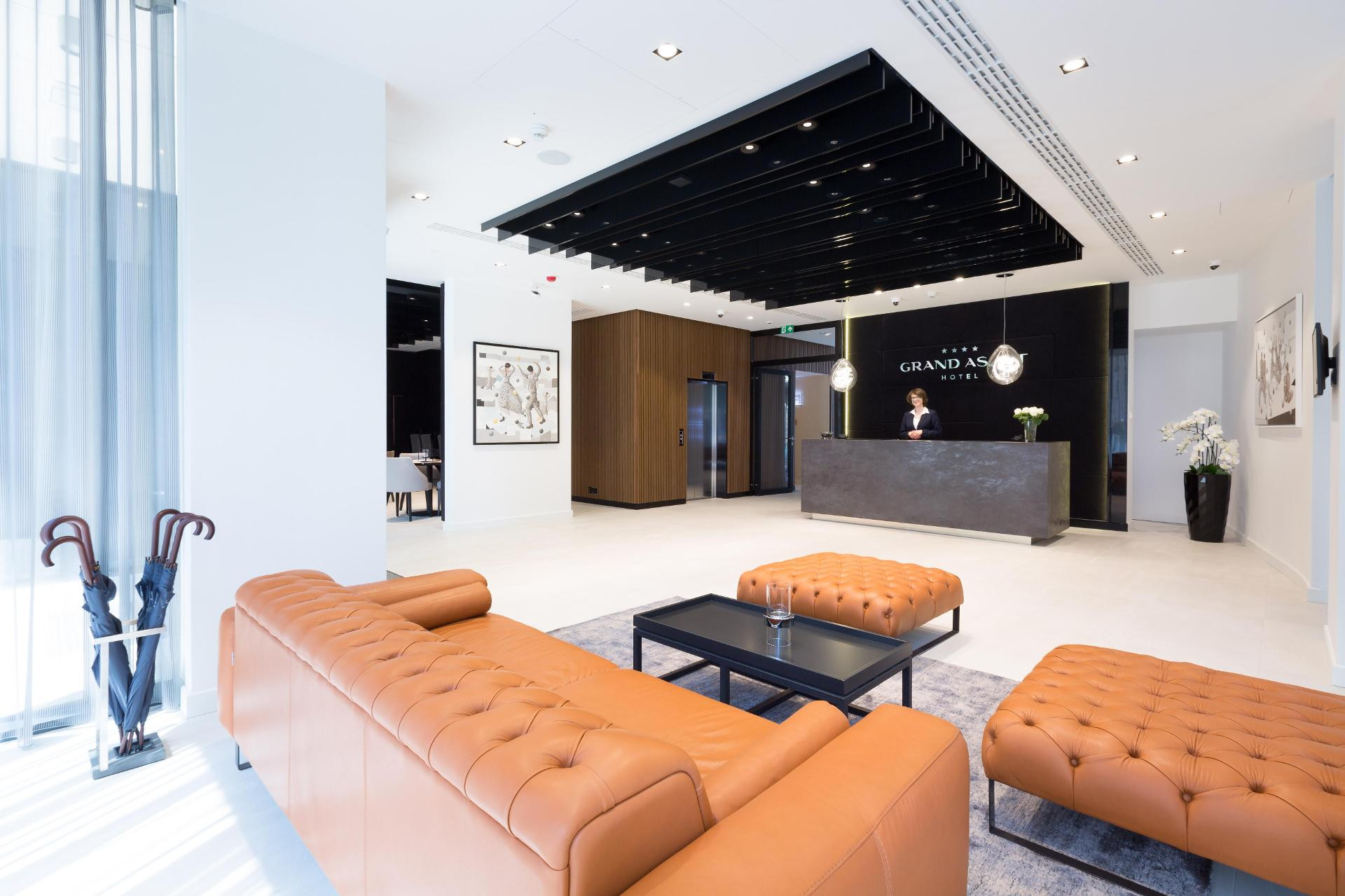 Vista Lobby Grand Ascot Hotel