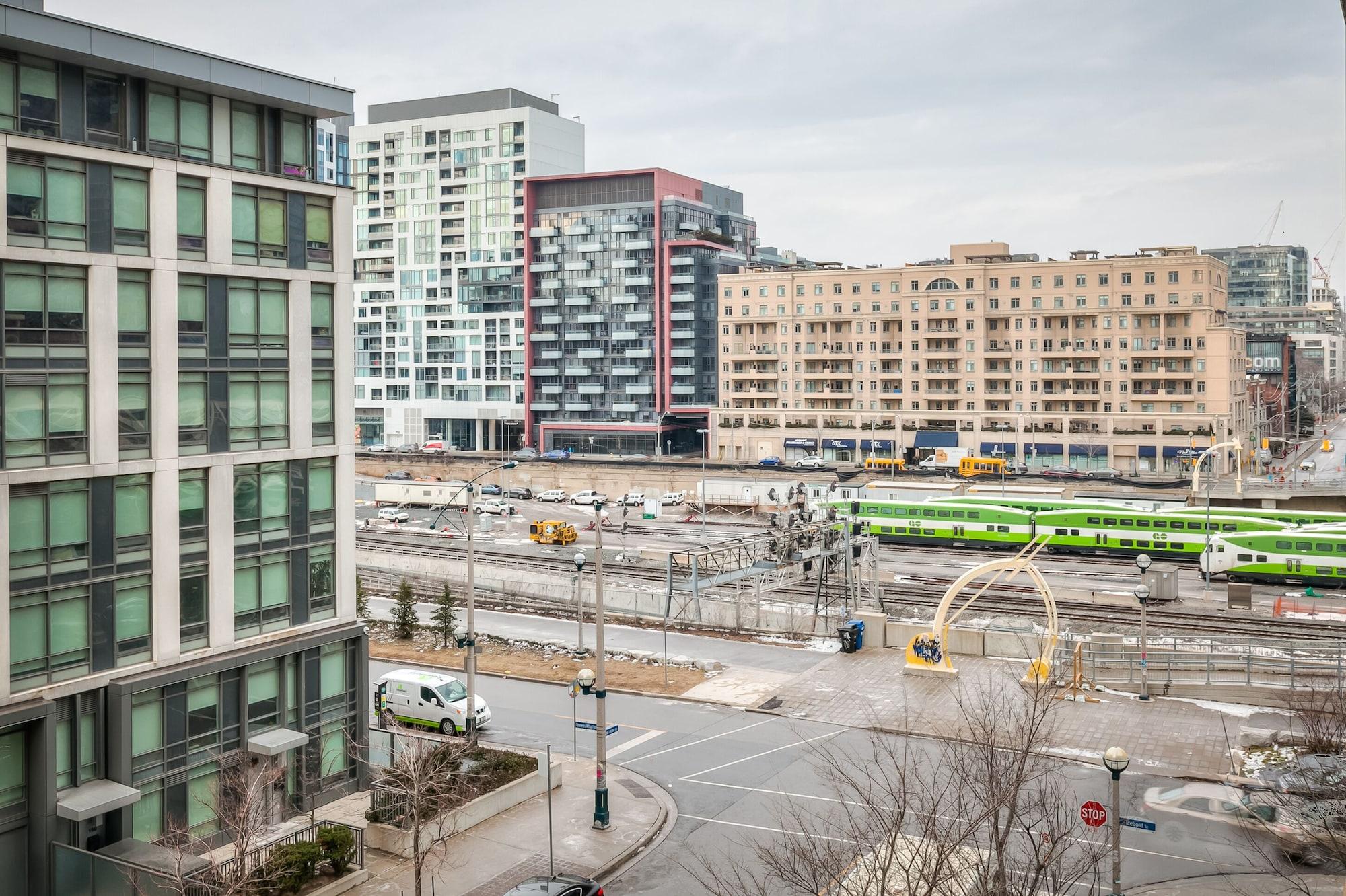 Varios Prime Downtown Residence