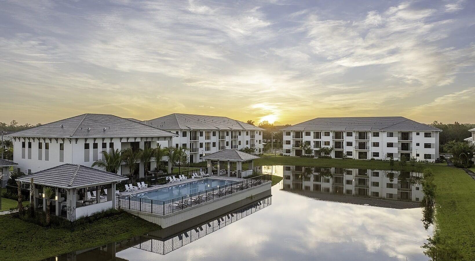 Vista Exterior Landing Fort Myers Near Highland Pines