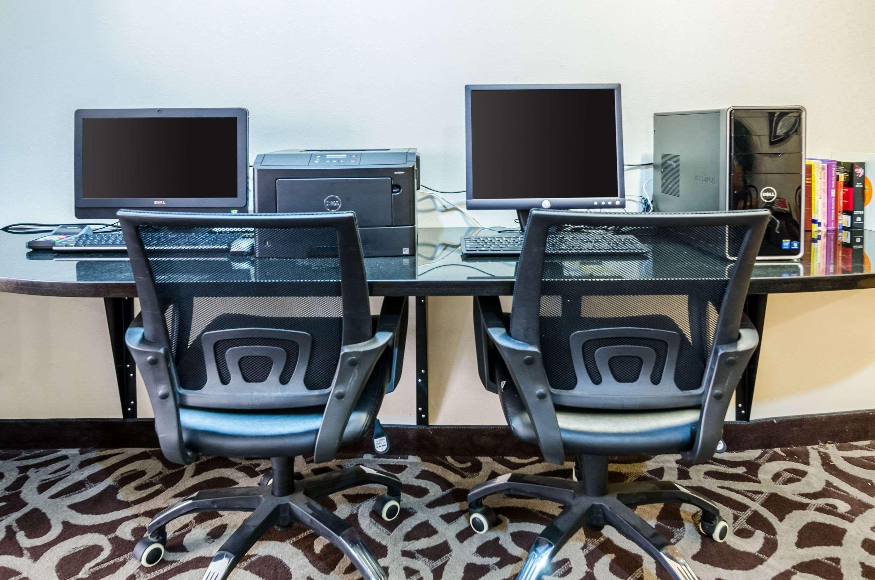 Centro de Negocios Comfort Suites Gothenburg Cozad