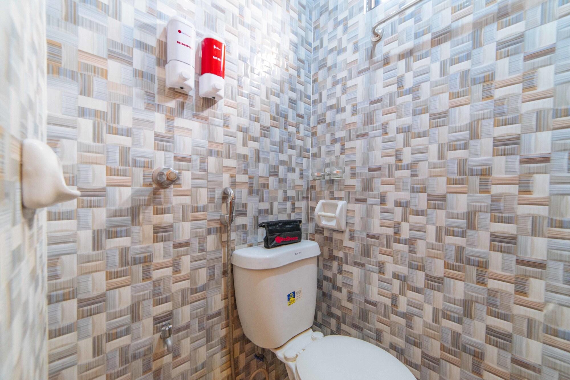 Equipamiento de Habitación RedDoorz @ San Antonio Binan