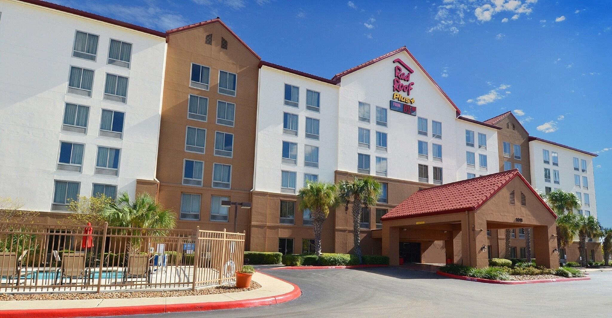 Vista Exterior Red Roof Inn PLUS+ San Antonio Downtown - Riverwalk