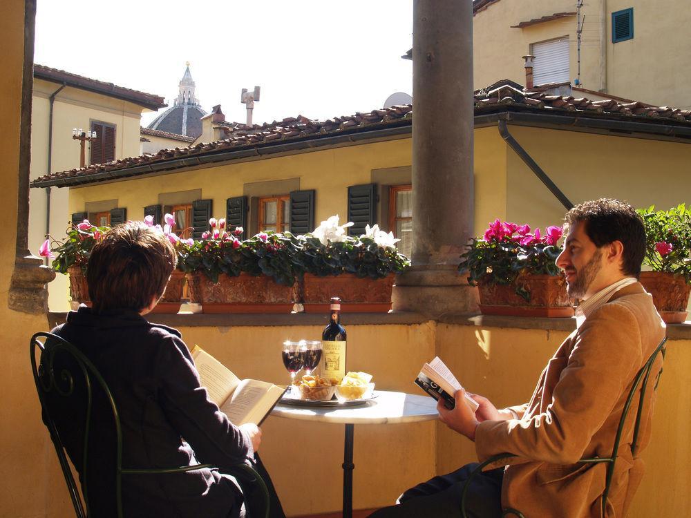 Vista Exterior Hotel Botticelli