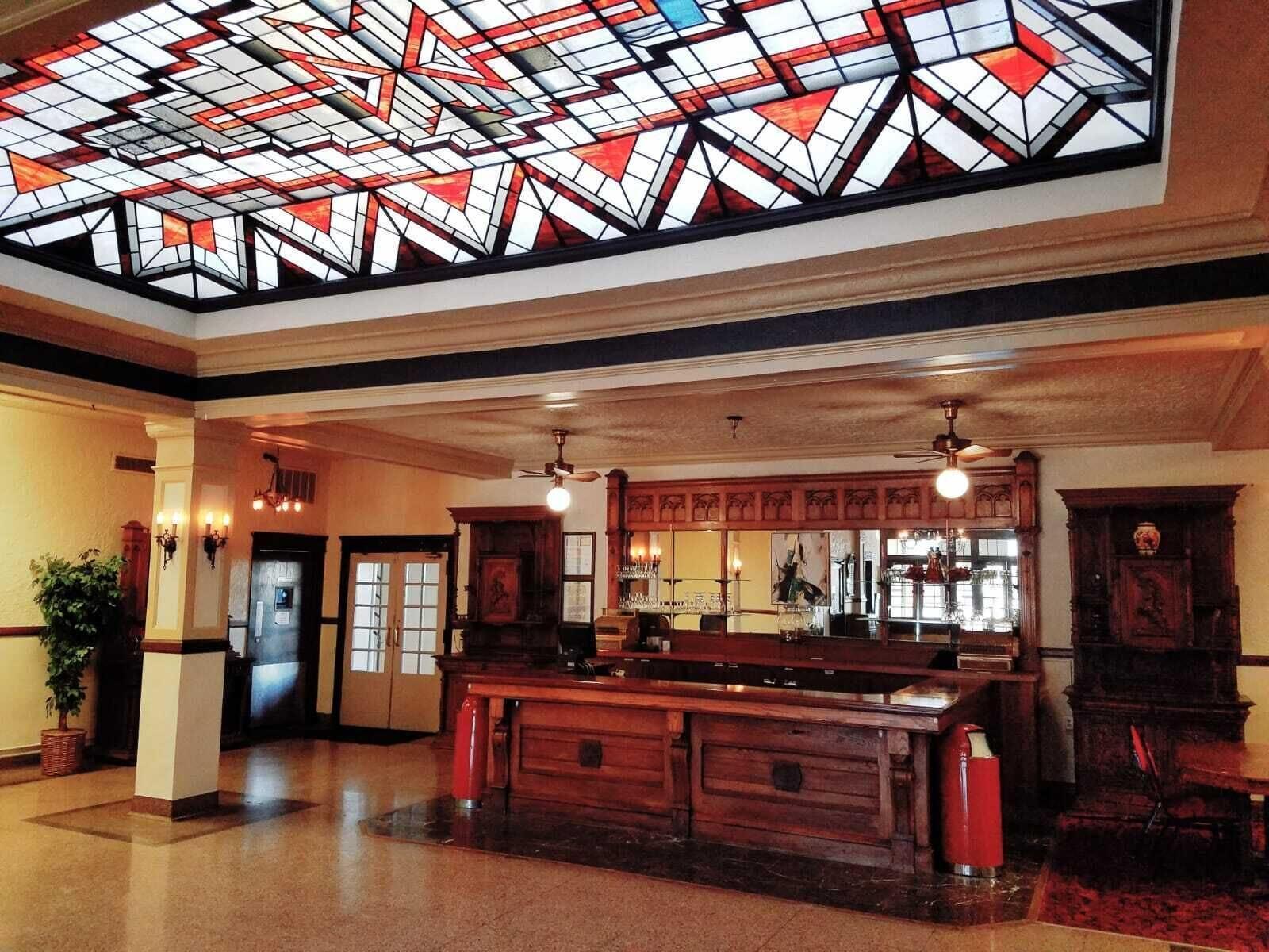 Vista Lobby Monte Villa Hotel