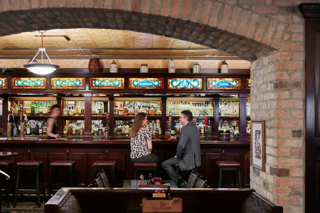 Bar/Salón Club Quarters Hotel, Central Loop, Chicago