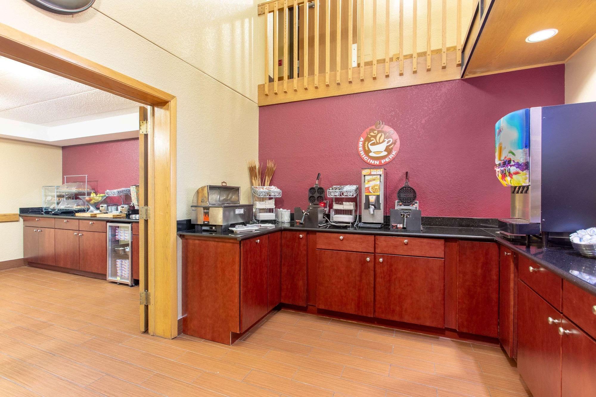 Restaurant AmericInn by Wyndham Burlington