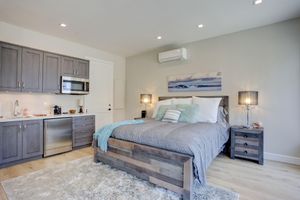 Alquiler Vacacional - Beach front Sea Loft in Santa Barbara.  Weekly discounts.  Best beach sunsets!