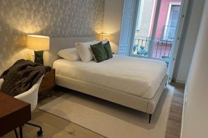 Alquiler Vacacional - w Chic Urban 3BR w Sunny Terrace in Chueca