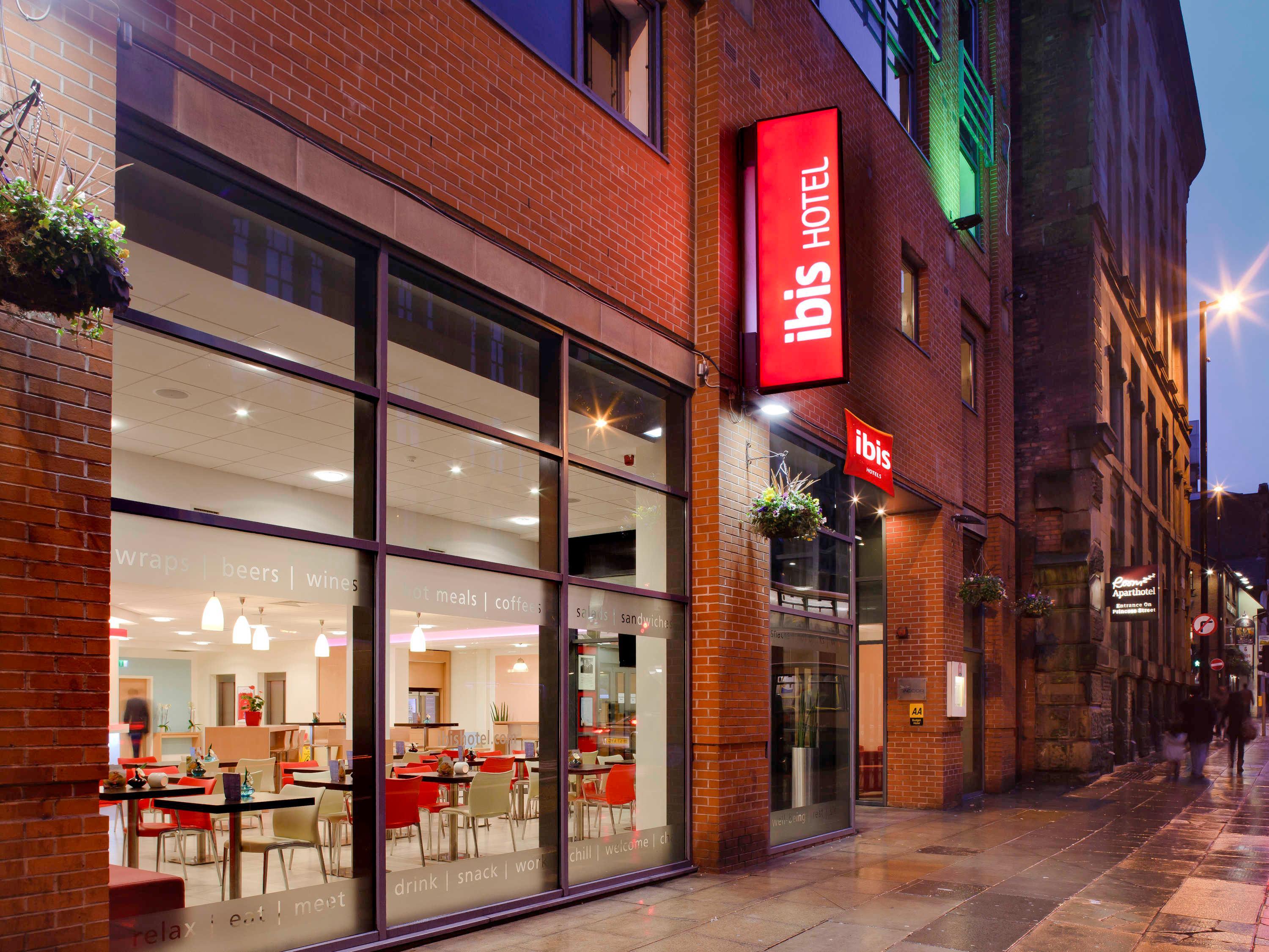 Vista Exterior ibis Manchester Centre 96 Portland Street