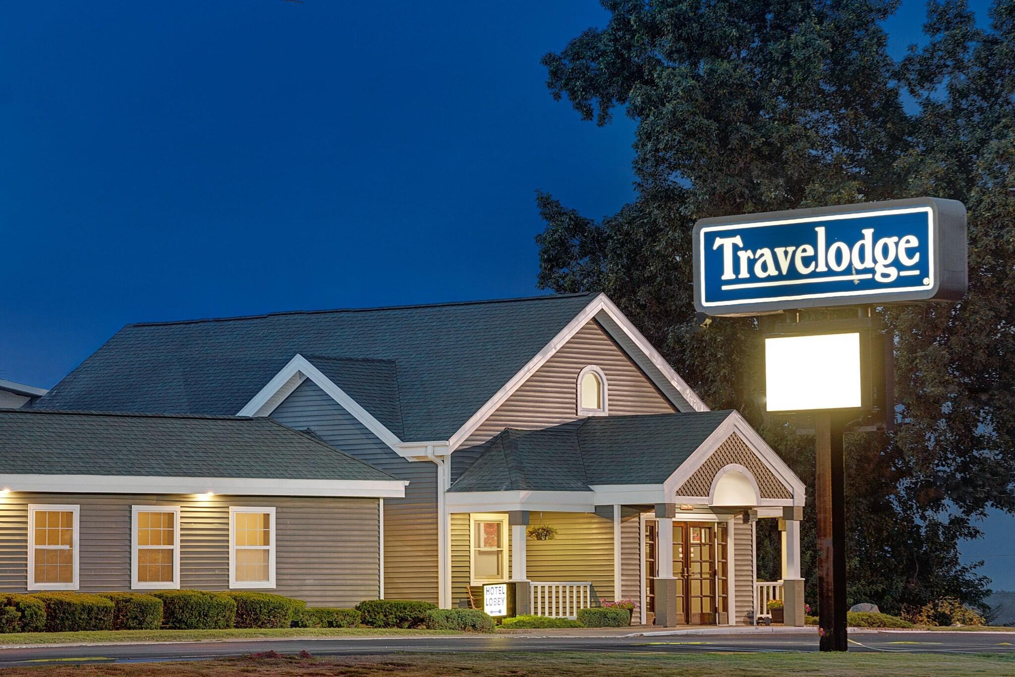 Vista Exterior Travelodge by Wyndham Iowa City