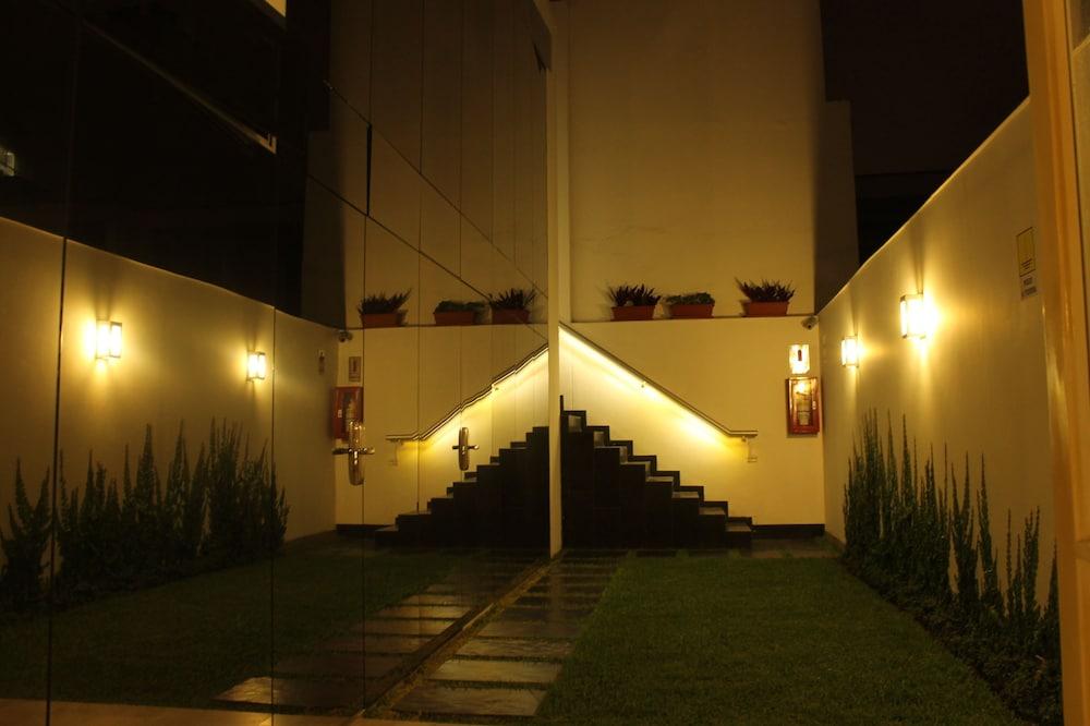 Vista Exterior IFE Boutique