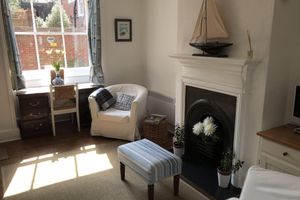 Alquiler Vacacional - Pretty 18th century cottage centrally situated  on Mermaid Street in Rye