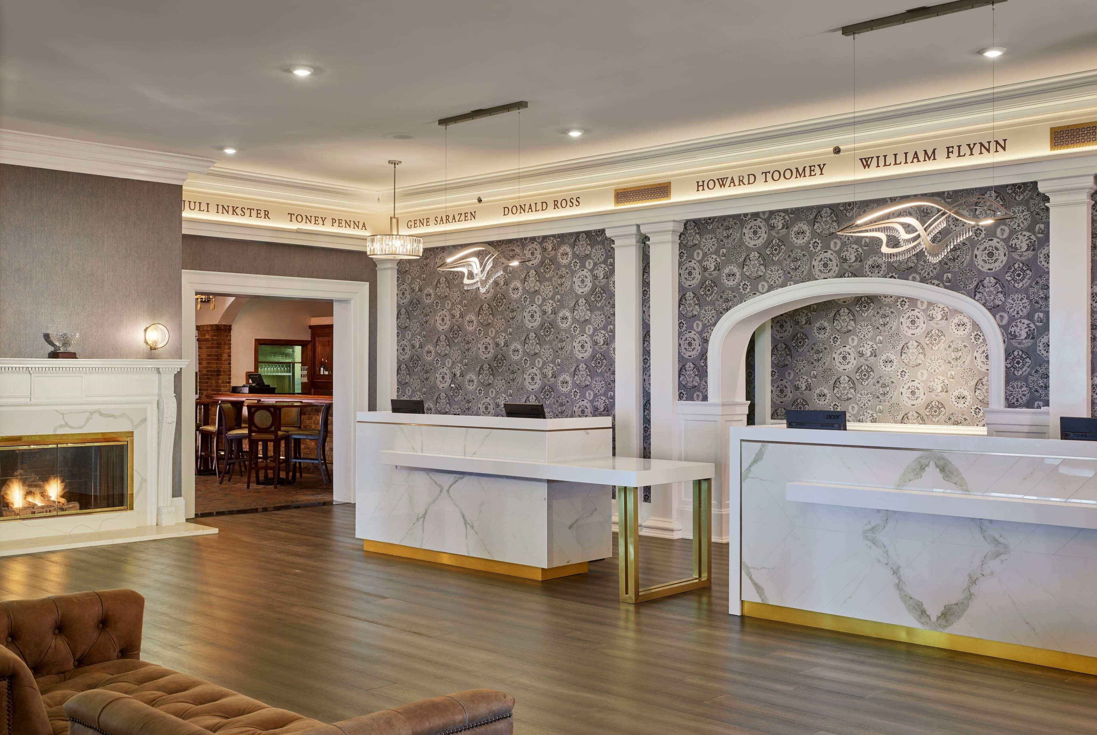 Vista Lobby Seaview Hotel