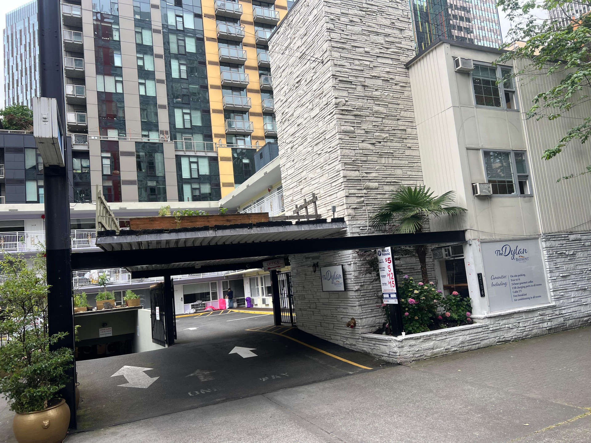 Vista Lobby The Dylan, a Baymont by Wyndham