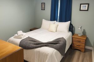 Alquiler Vacacional - Cozy 2BR Home: With Lake Access & Work Space