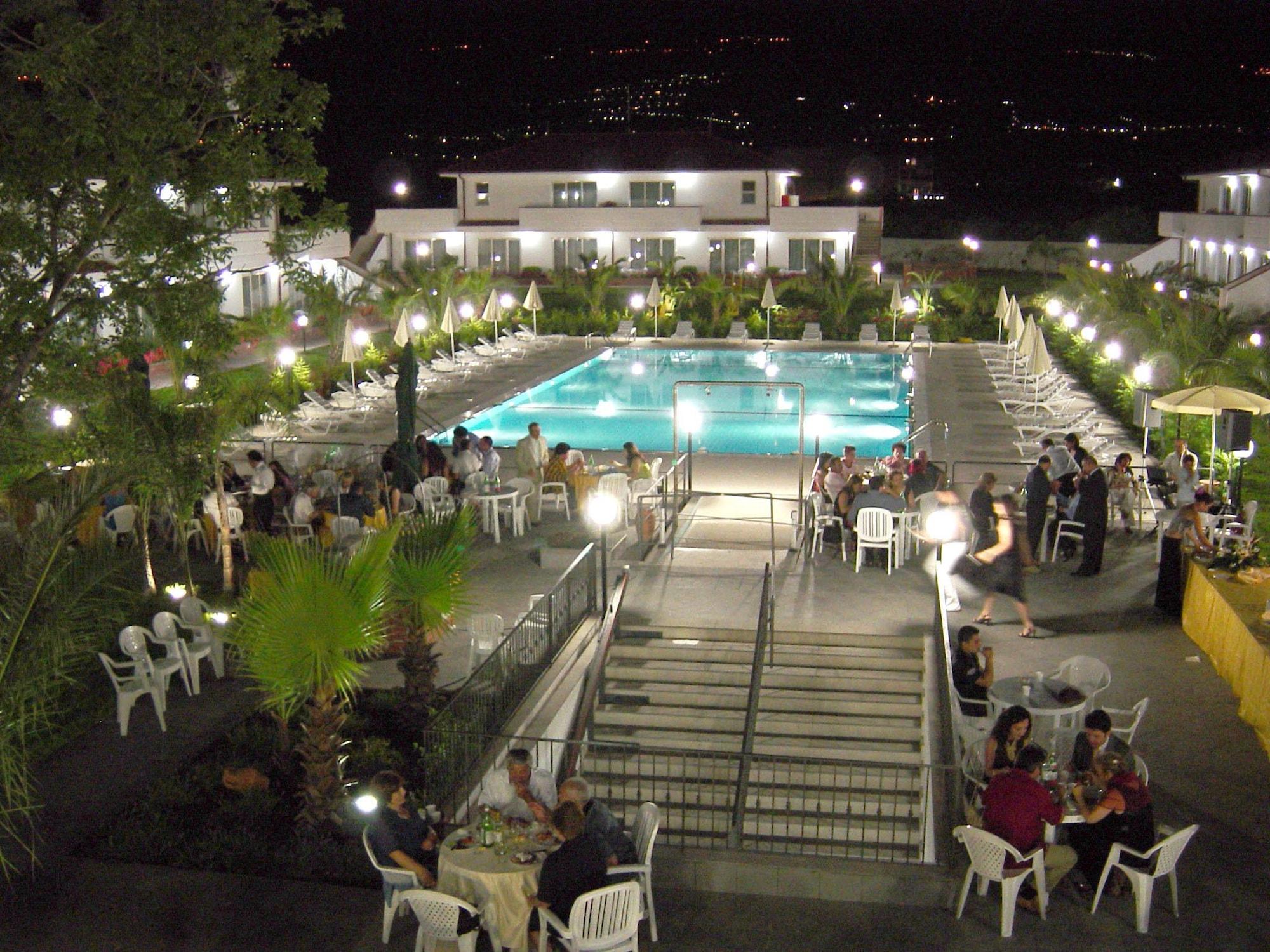Vista Exterior King's House Hotel Resort
