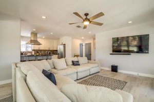 Alquiler Vacacional - Lago Vista Vacation Rental w/ Fireplace!
