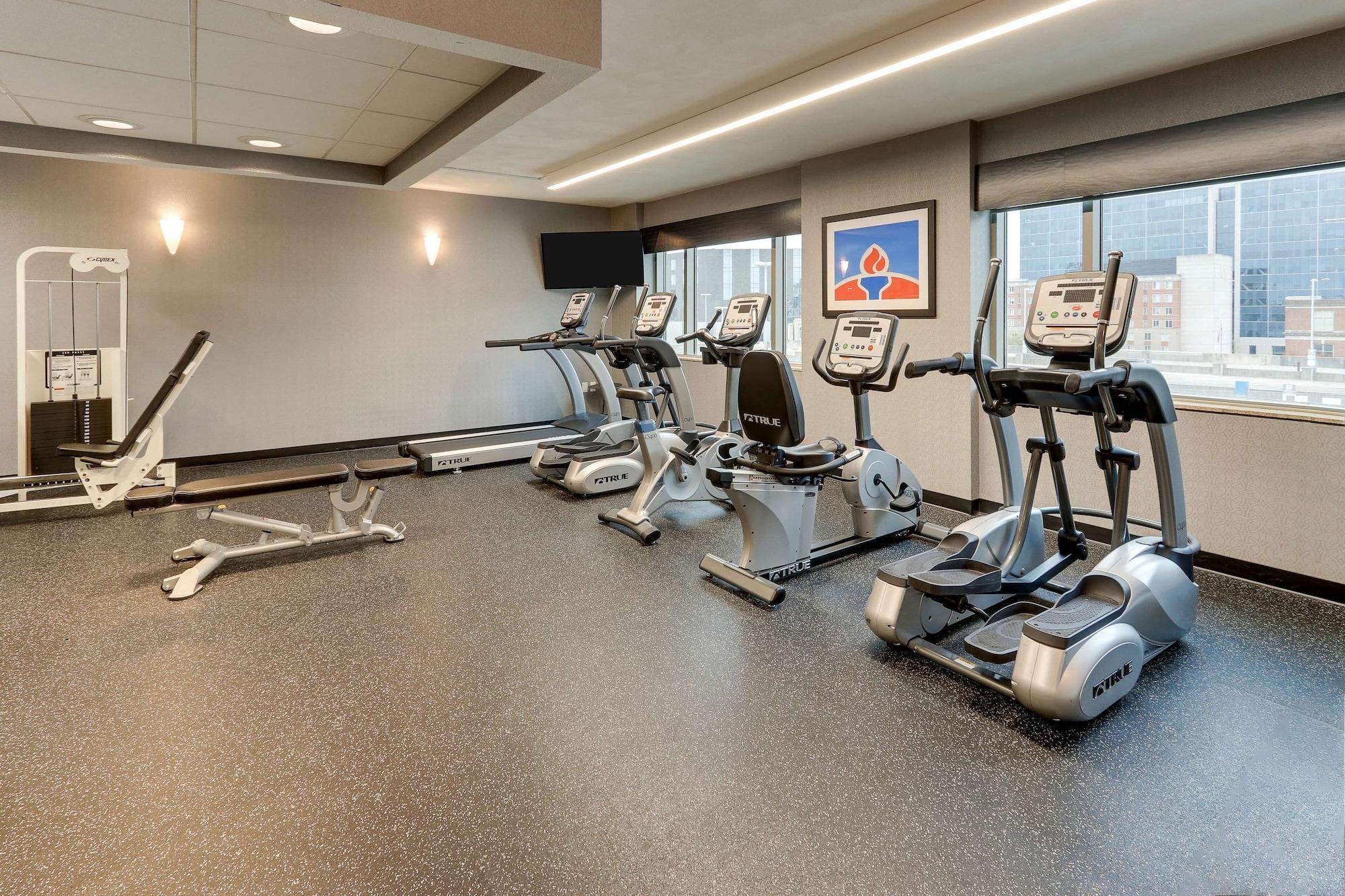 Gimnasio DoubleTree by Hilton St. Louis Forest Park