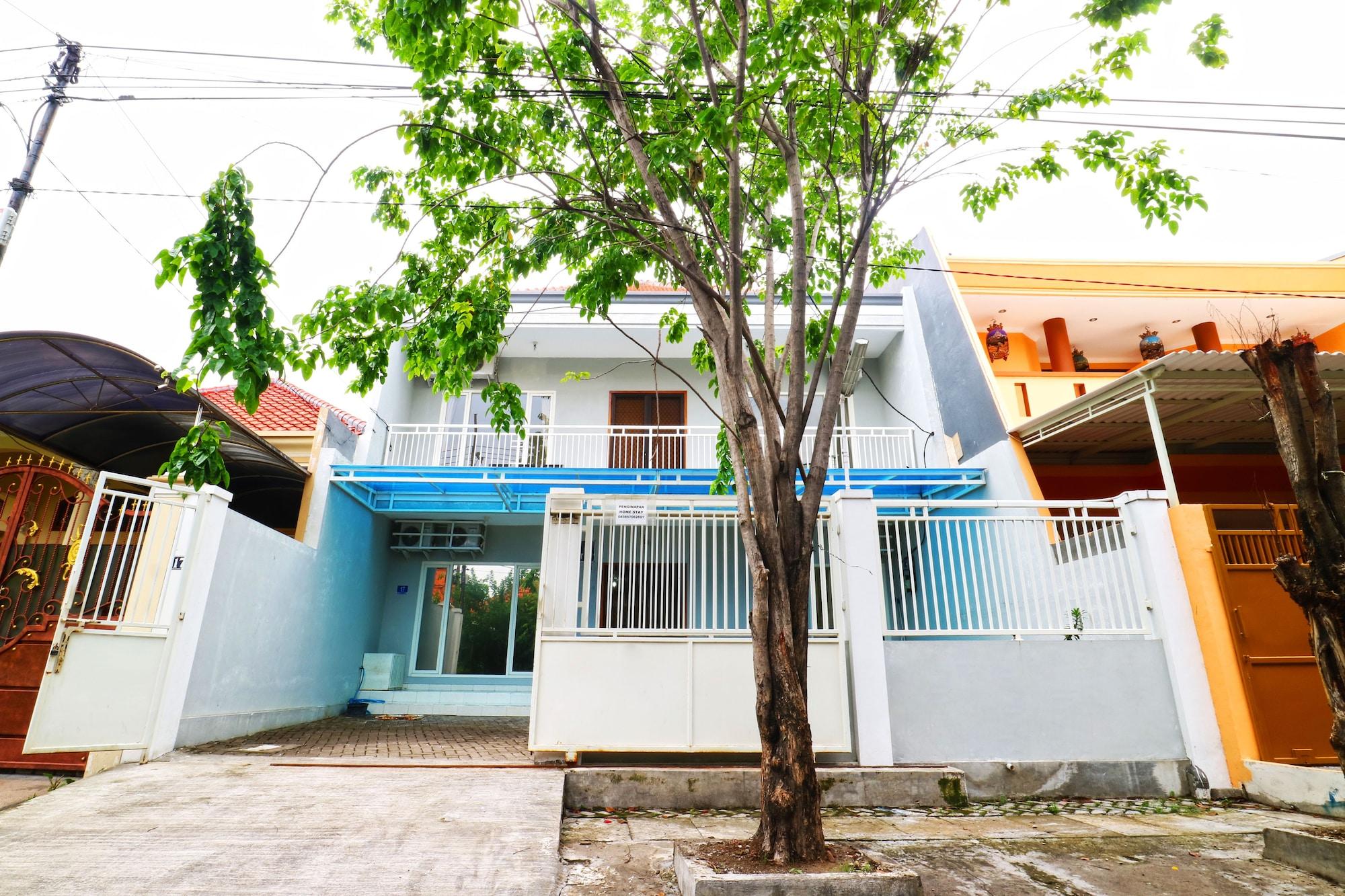 Vista Exterior Casa Sidoluhur 17