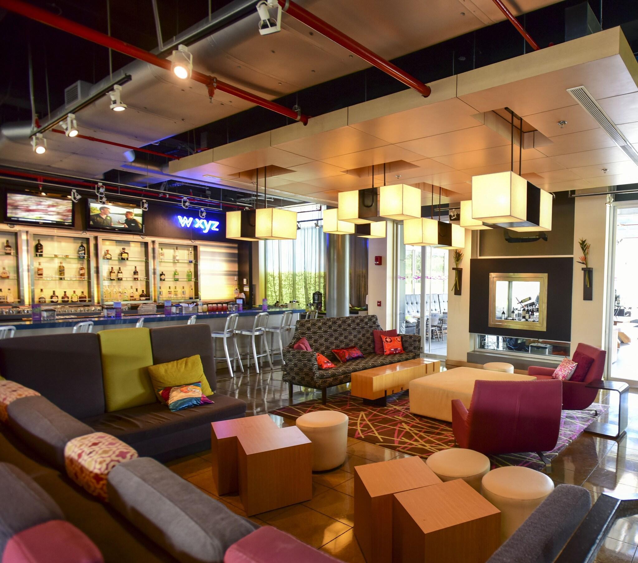 Bar/lounge Aloft by Marriott San Jose Hotel, Costa Rica