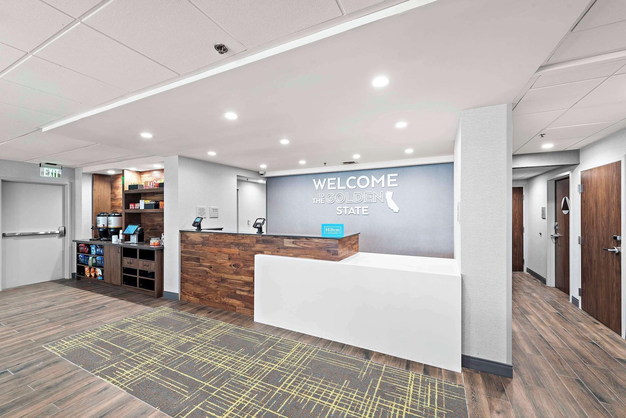 Vista Lobby Hampton Inn by Hilton Los Angeles Airport