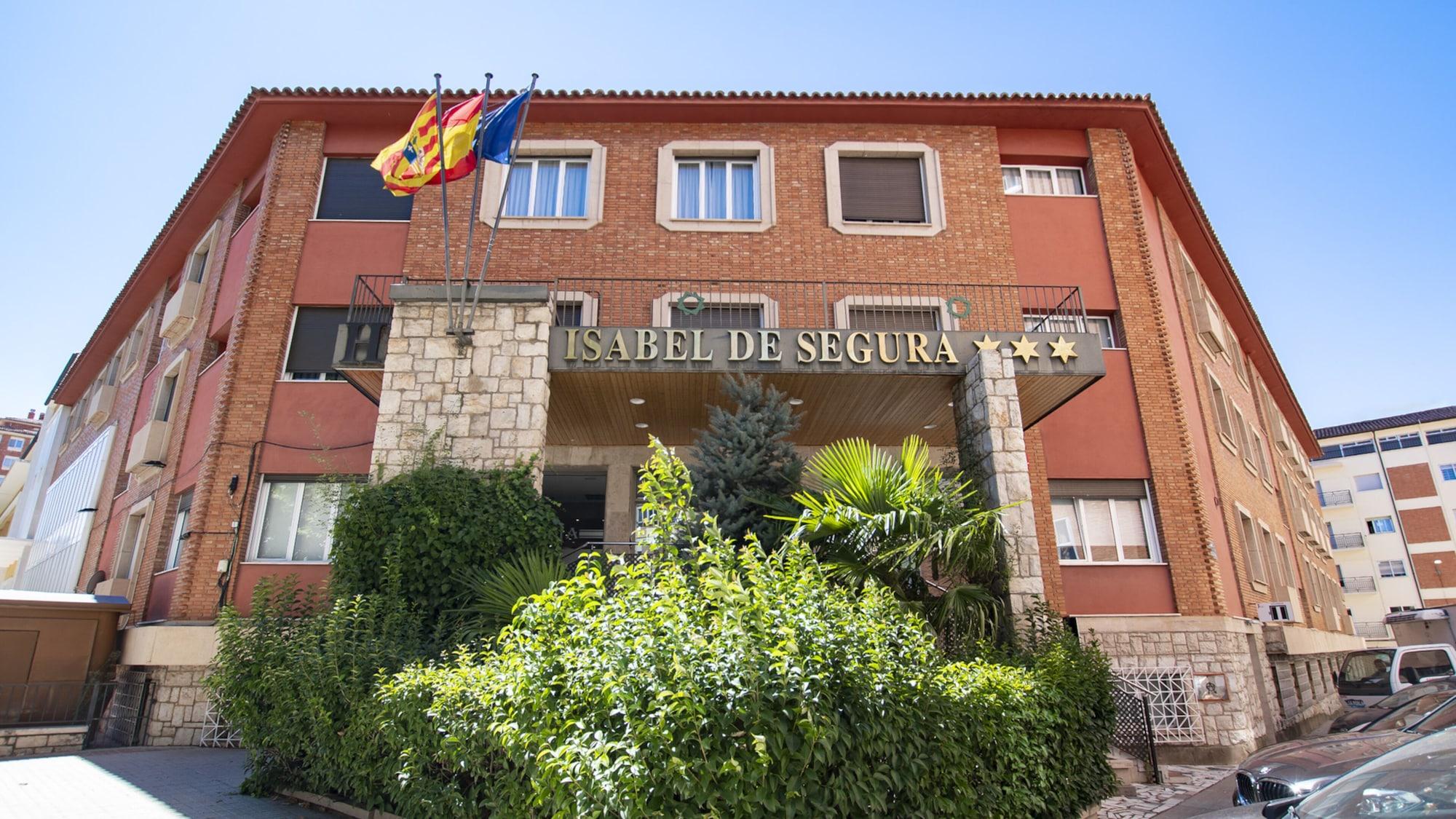 Vista Exterior Hotel Isabel de Segura