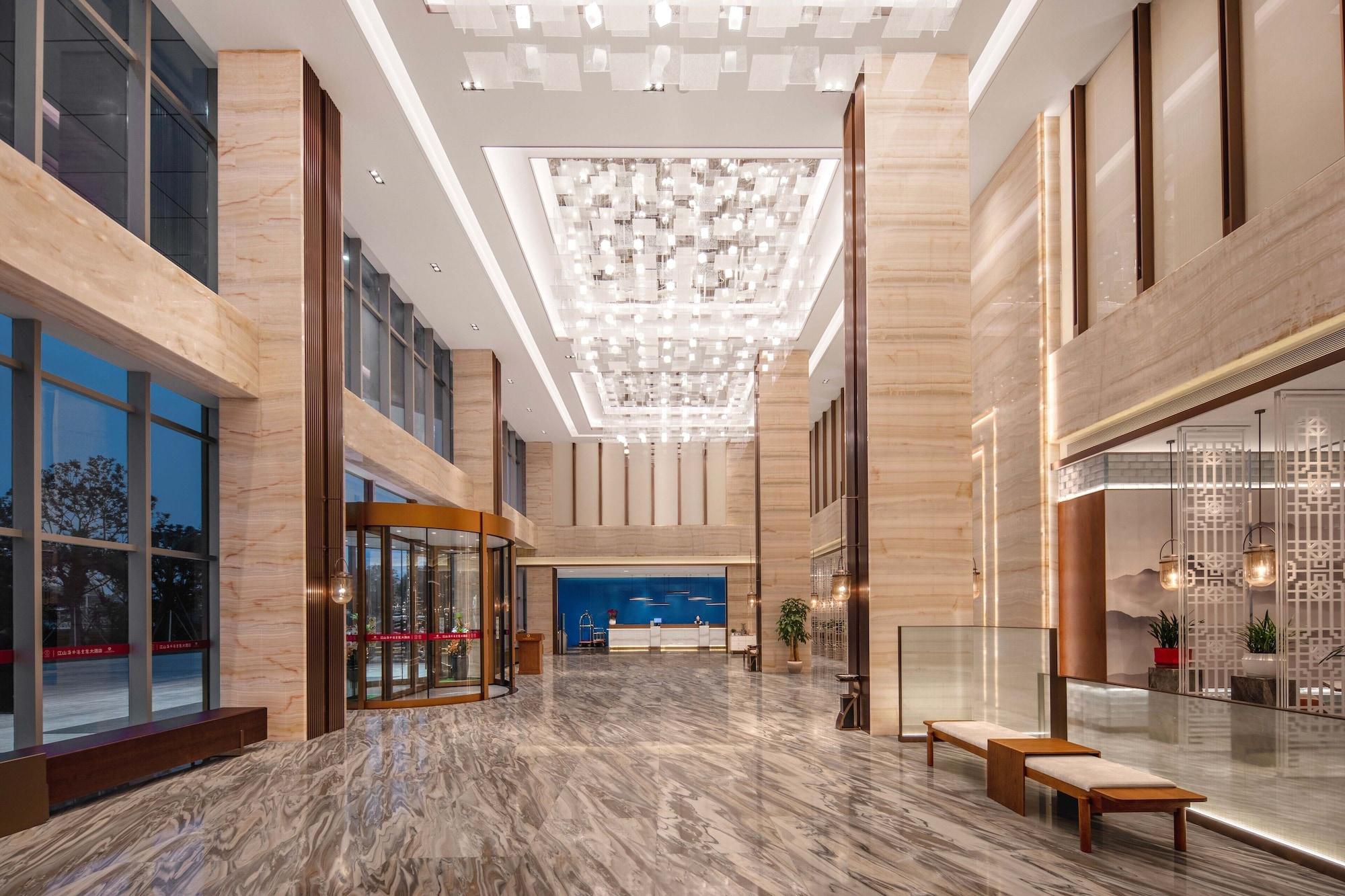 Vista Lobby Jiangshan Haiwaihai Crown Hotel