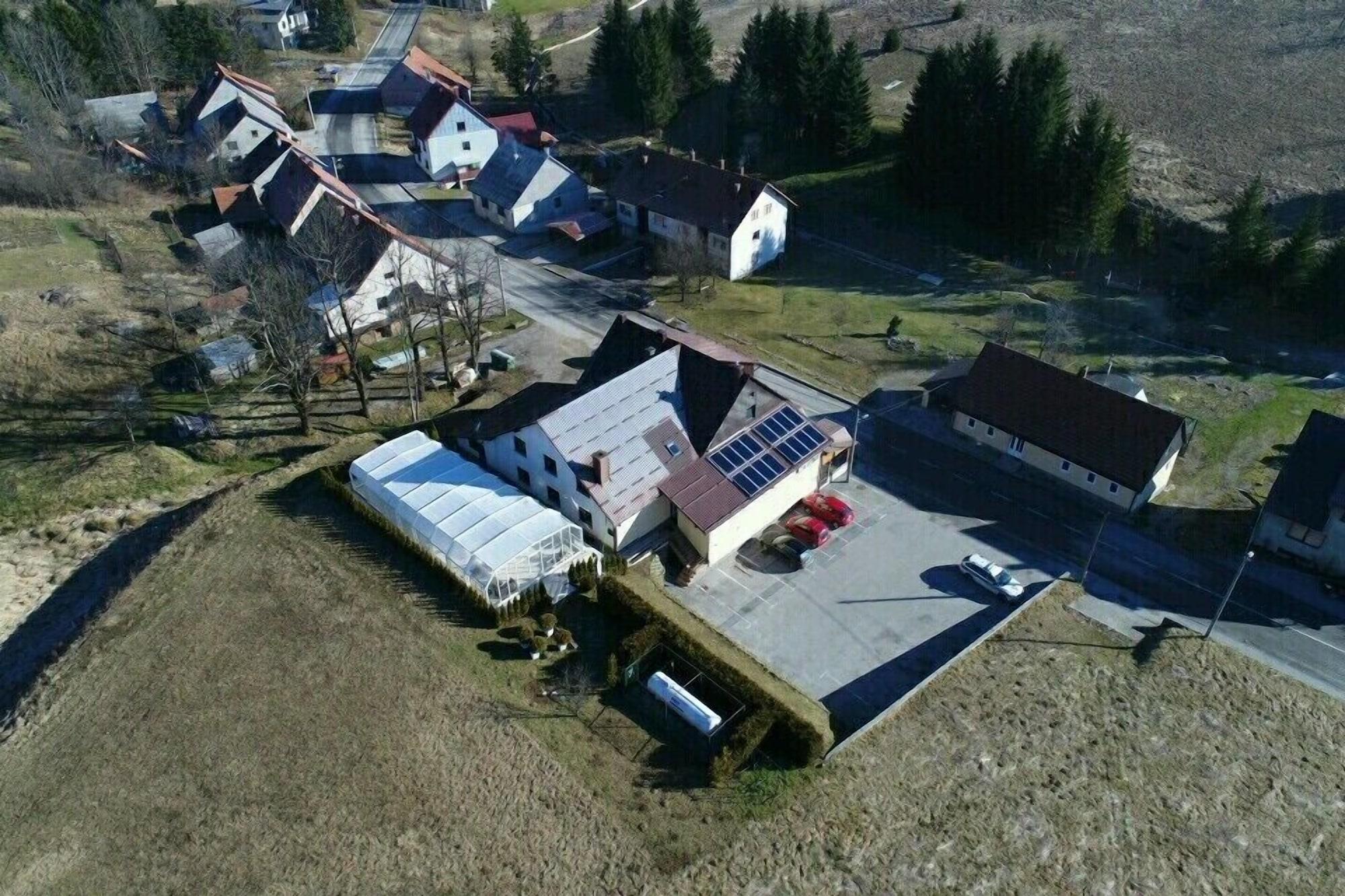 Vista Exterior Bijela Ruza