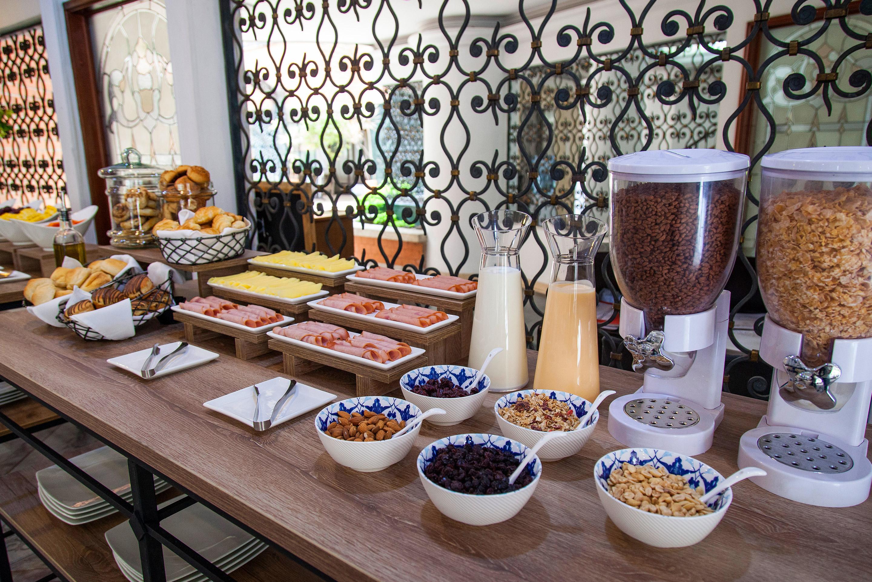 Hotel CASA LAURELES HOTEL