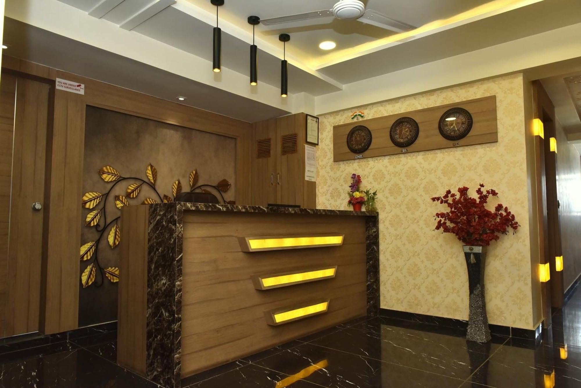 Vista Lobby Hotel Royal King by Sky Stays