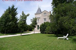 Alquiler Vacacional - A Distinctive Chateau Rental in the Heart of Burgundy