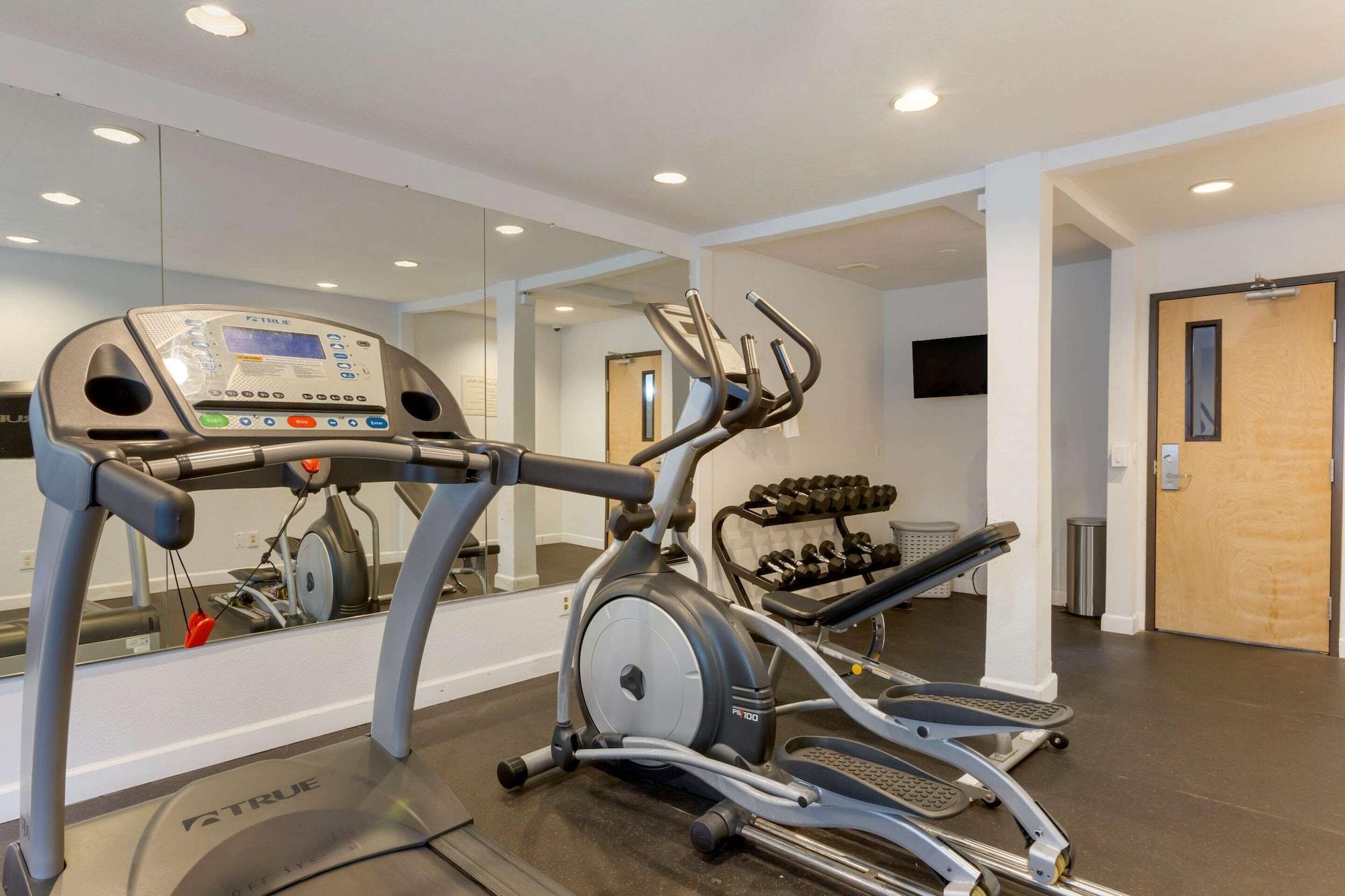 Gimnasio Quality Inn Alexis Rd