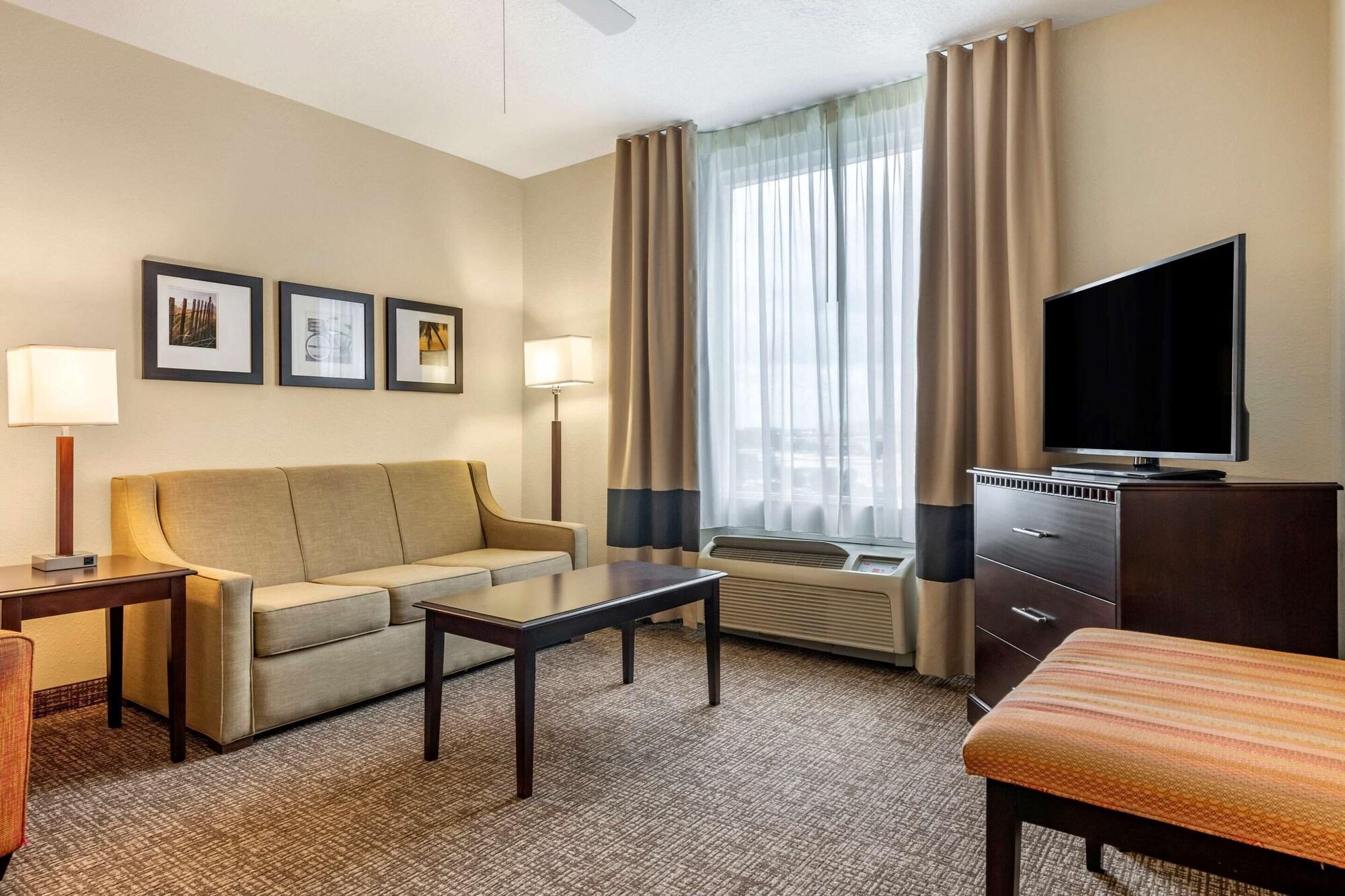 Habitación Comfort Suites Maingate East