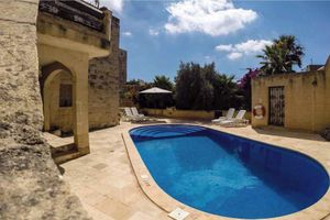 Alquiler Vacacional - Traditional Farmhouse with Pool