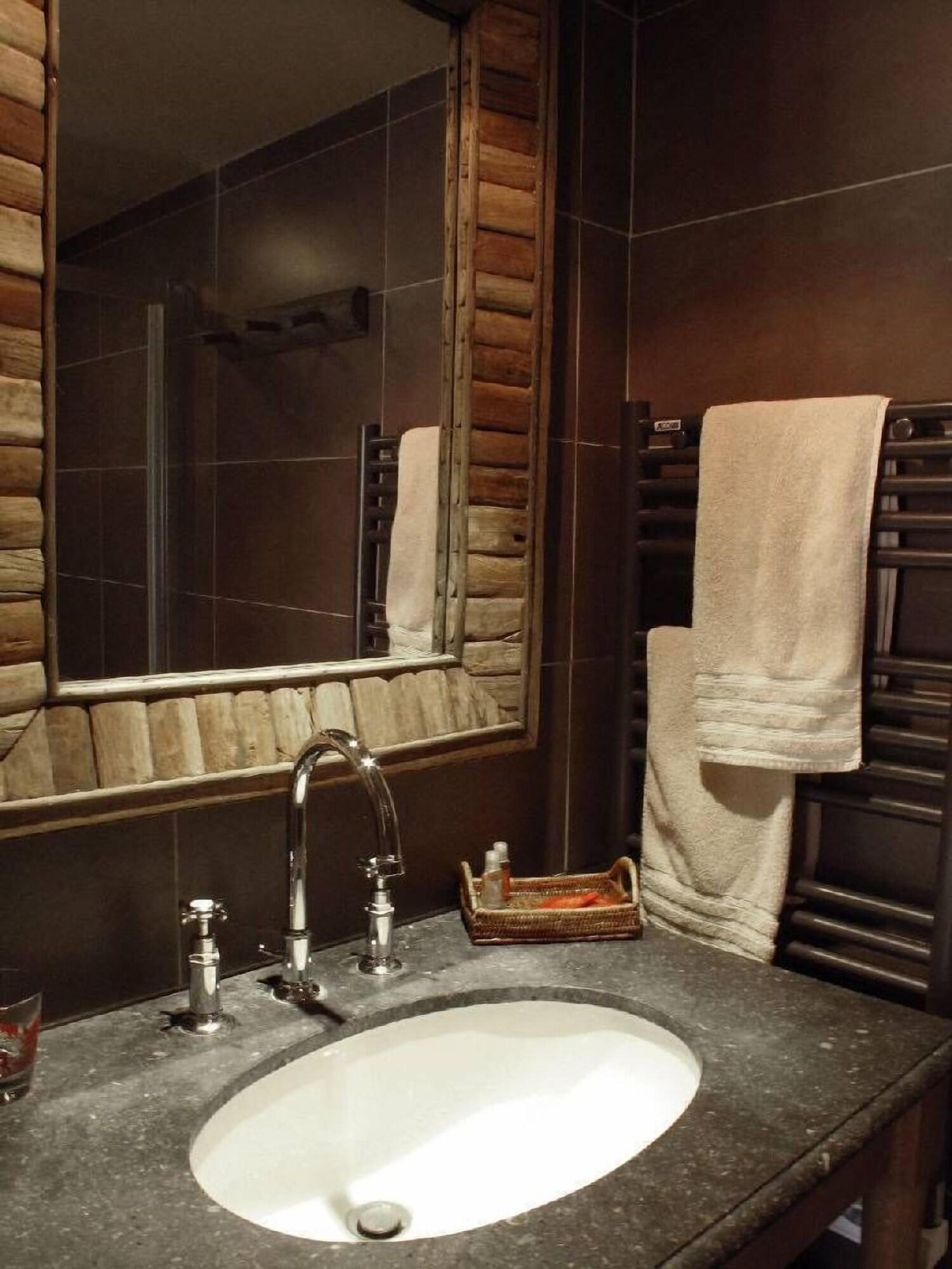 Equipamiento de Habitación Hôtel Le Grand Cerf & Spa Nuxe