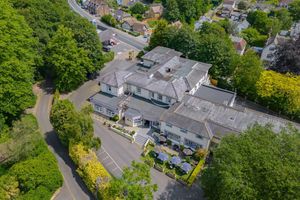 Alojamiento - Reigate Manor Htl