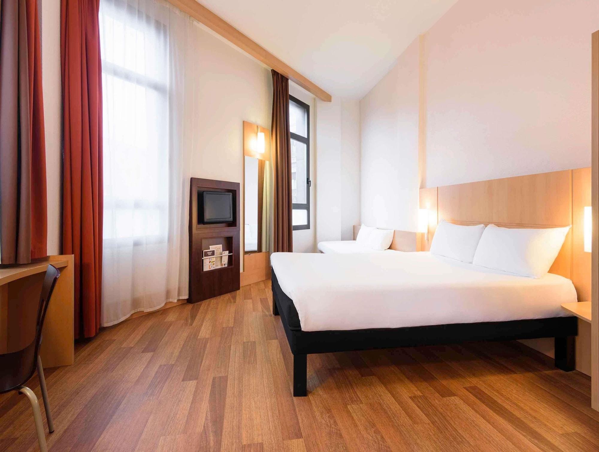 Vista Exterior ibis Bilbao Centro