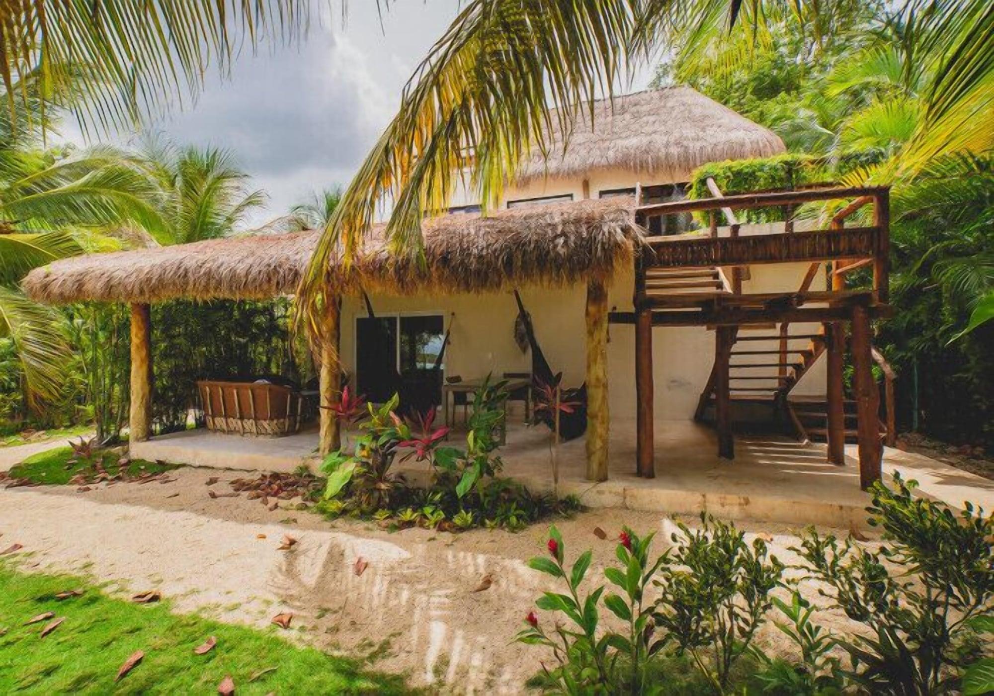 Vista Exterior Hotel CasaBakal - A pie de Laguna - Bacalar