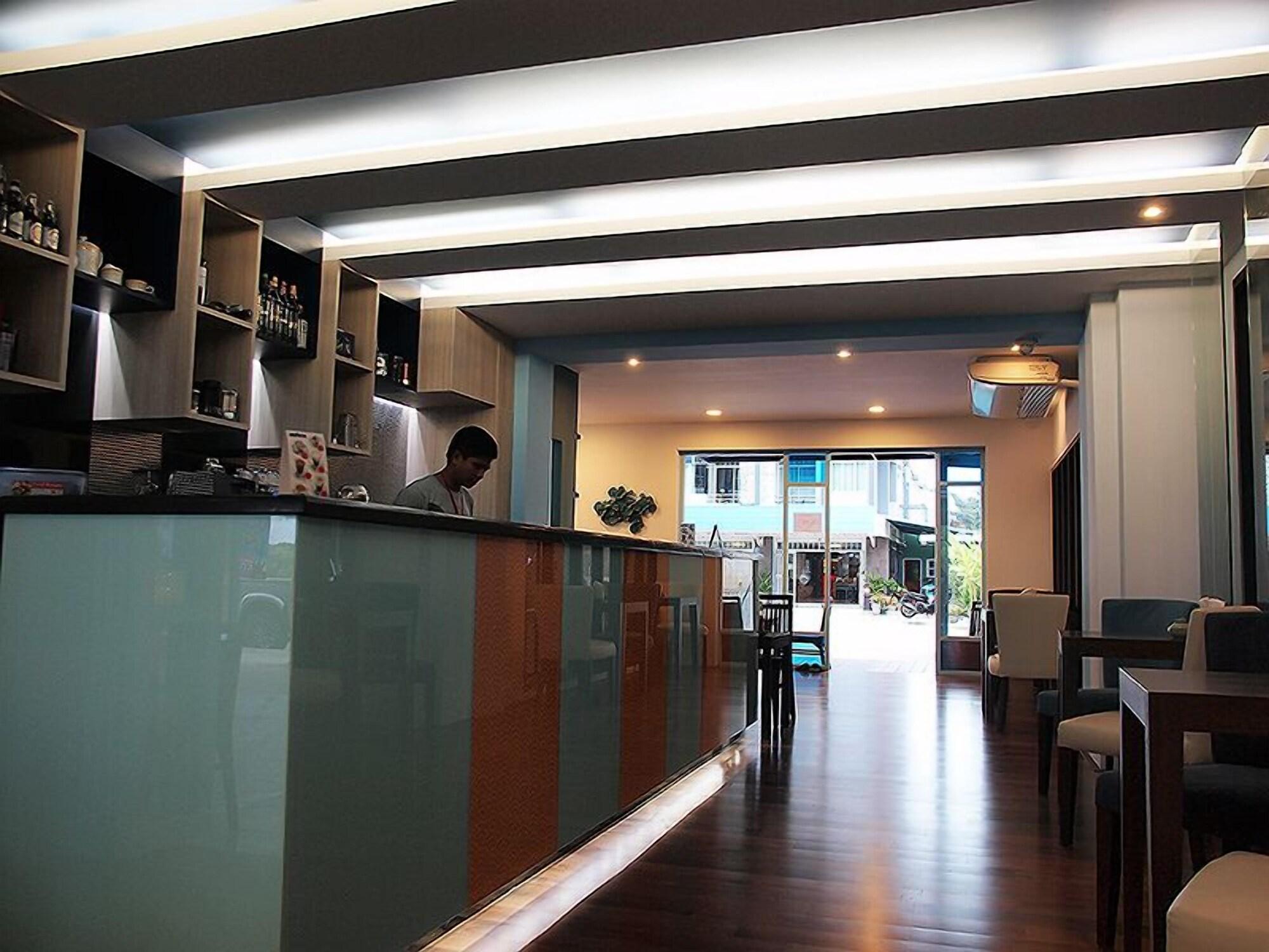 Vista Lobby Apo Hotel