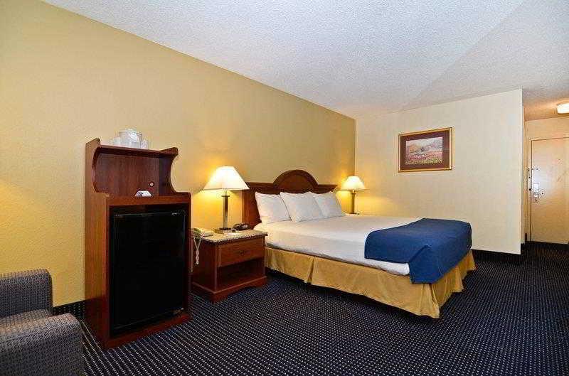 Vista Exterior Best Western Plus Yadkin Valley Inn & Suites