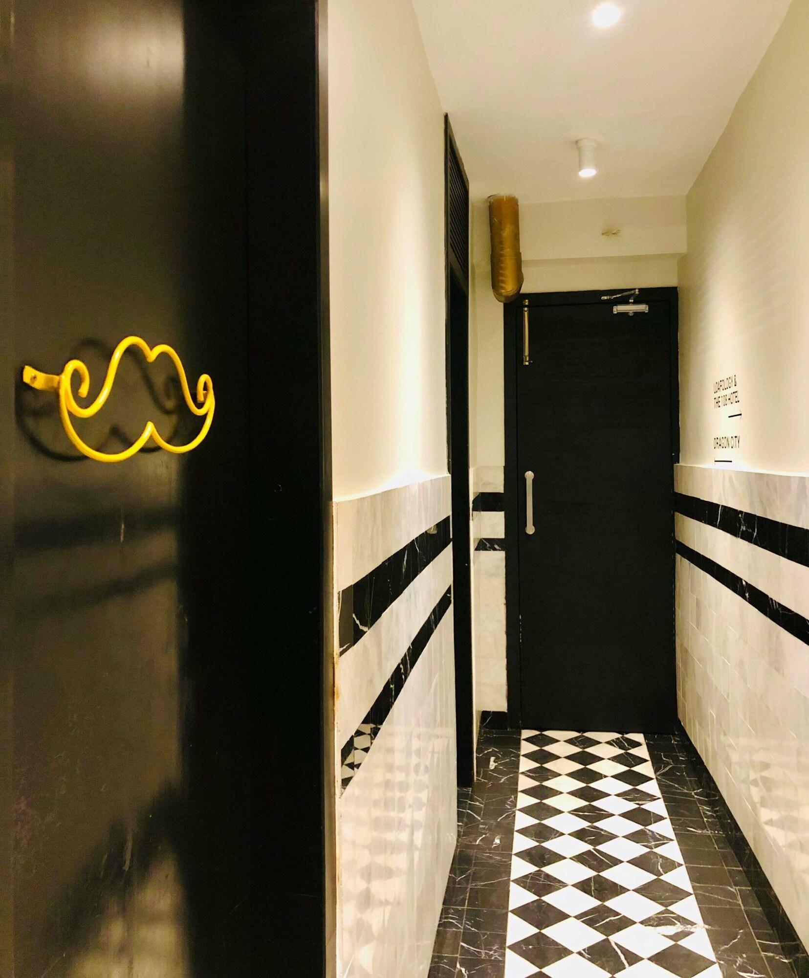 Varios The 108 Hotel