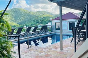 Alquiler Vacacional - Caribbean Gem Hilltop Condo with Harbor and Island Views, Walk to Town