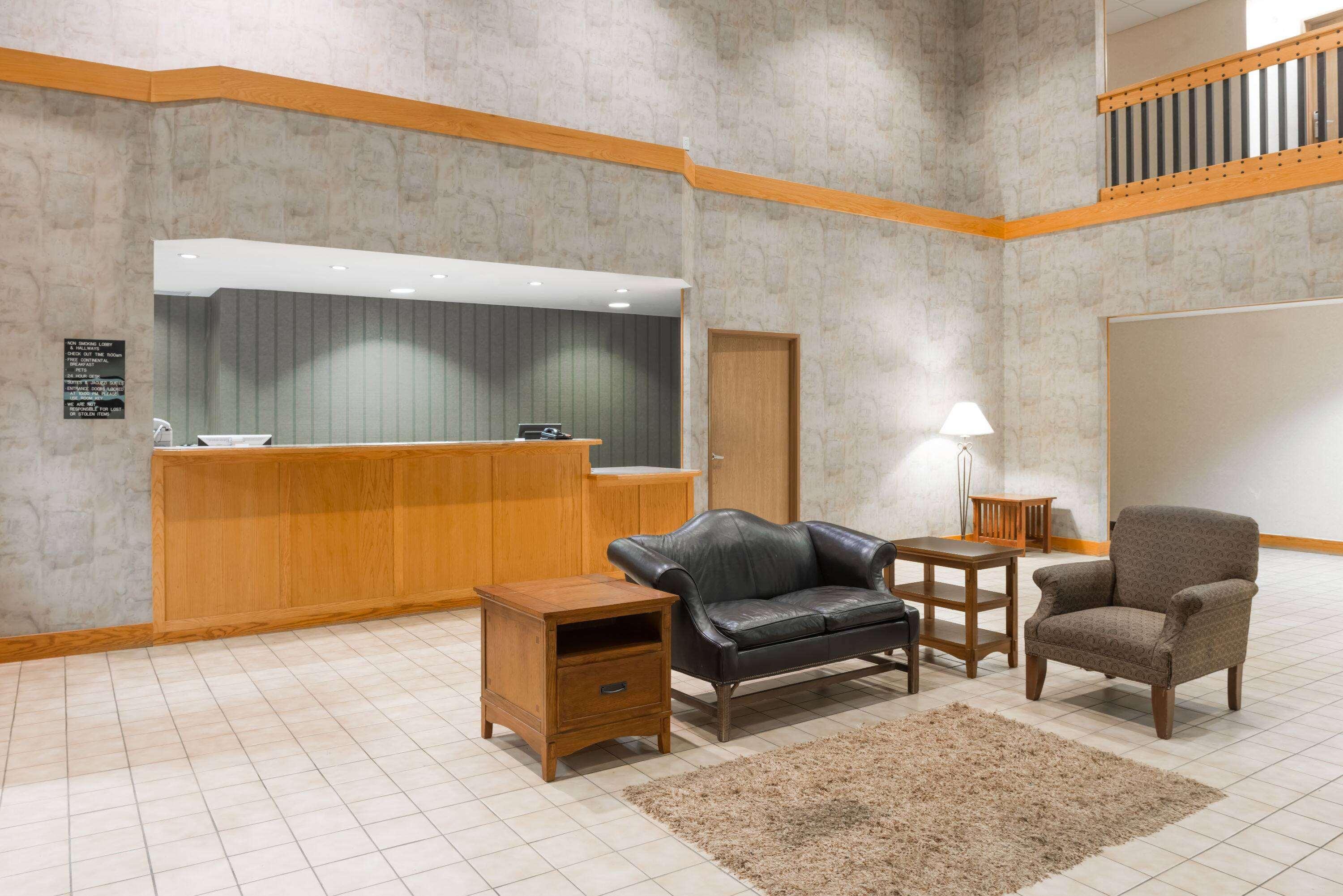Vista Lobby Super 8 by Wyndham Columbia East