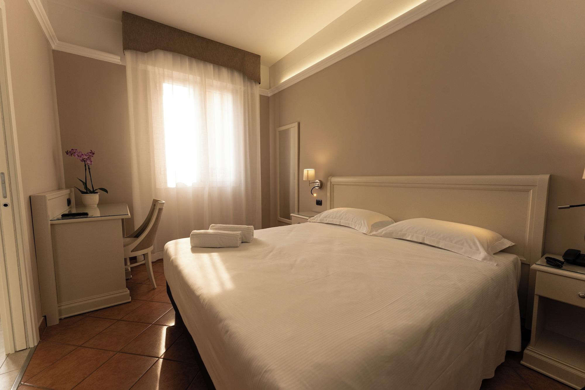 Varios Hotel Aquila