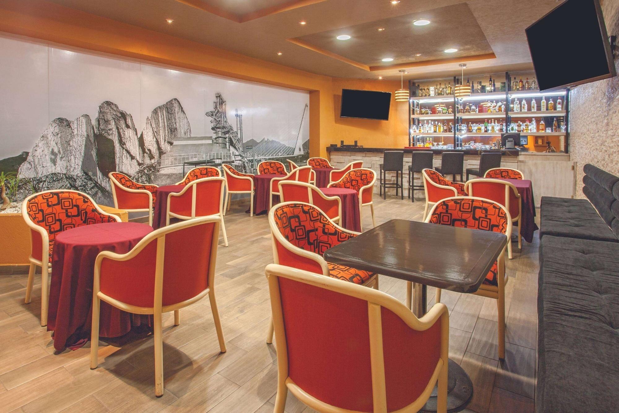 Restaurant CHN Hotel Monterrey Norte, Trademark Collection by Wyndham