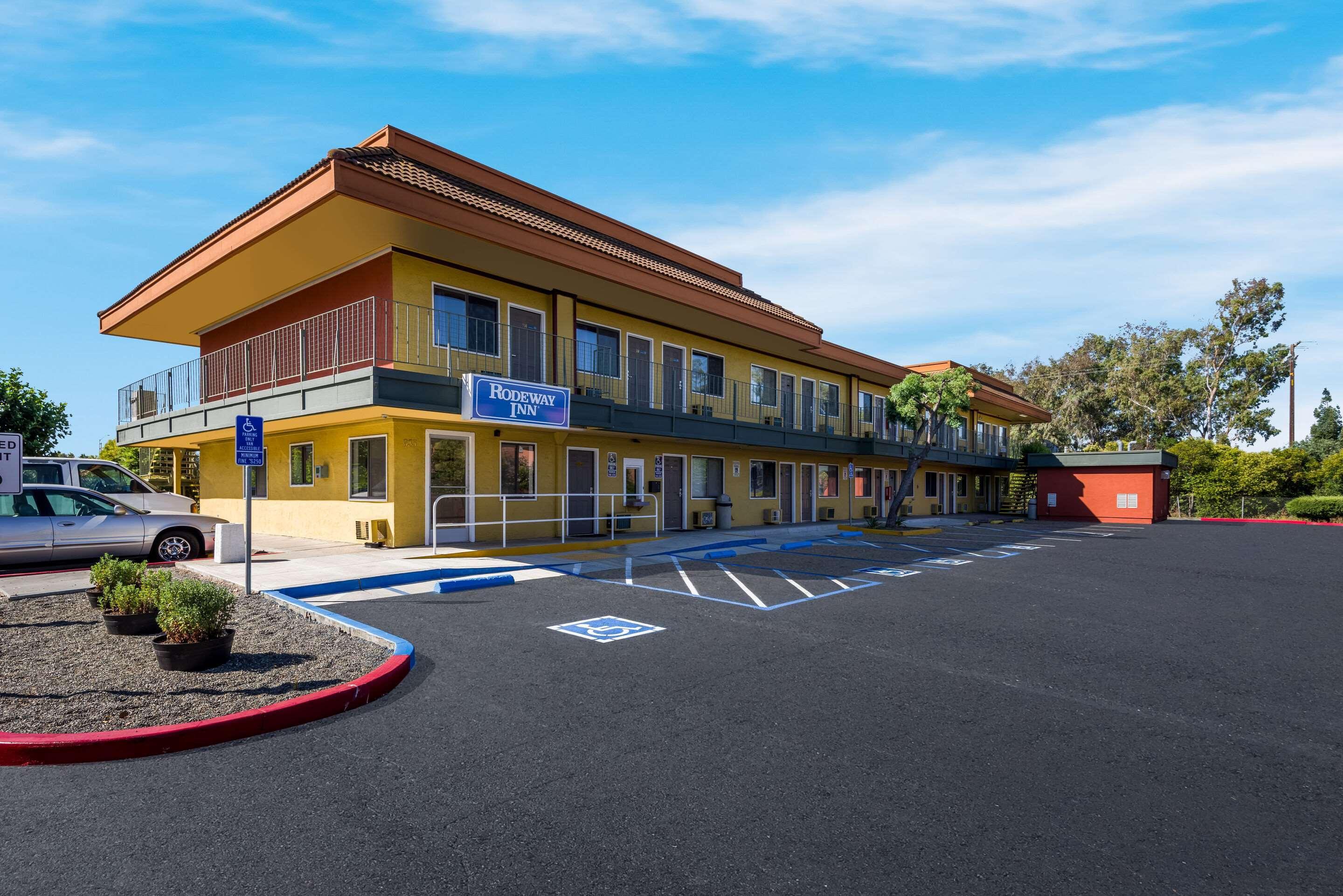Vista Exterior Rodeway Inn Livermore