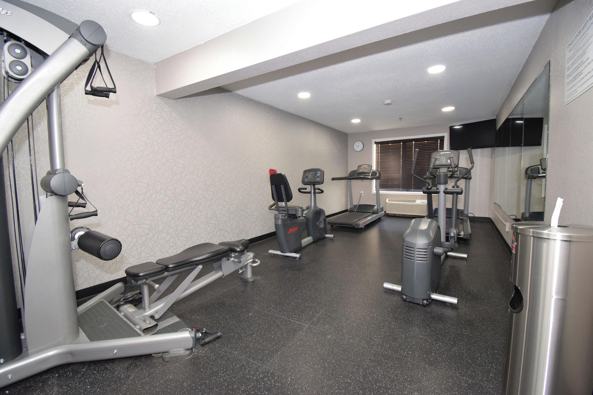 Gimnasio Country Inn & Suites by Radisson, Coon Rapids, MN